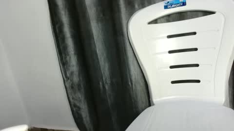 Snapshot of sweetpussy135 chatting on 12/05/25, 03:59 slim ivy online show from 12/05/25, 03:59