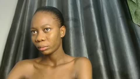 Snapshot of sweetpussy135 chatting on 12/16/25, 04:06 slim ivy online show from 12/16/25, 04:06