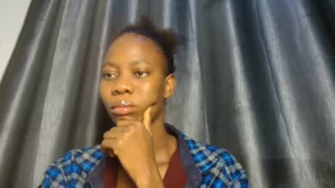 Snapshot of sweetpussy135 chatting on 12/18/25, 03:34 slim ivy online show from 12/18/25, 03:34