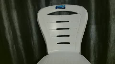 Snapshot of sweetpussy135 chatting on 12/21/25, 04:08 slim ivy online show from 12/21/25, 04:08