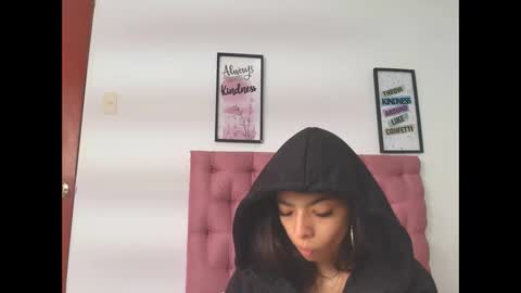 Snapshot of sweetscaarlett chatting on 05/18/26, 02:01 sweetscaarlett online show from 05/18/26, 02:01