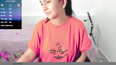 Snapshot of sweetsquirtx23 chatting on 03/08/25, 10:43 lili online show from 03/08/25, 10:43