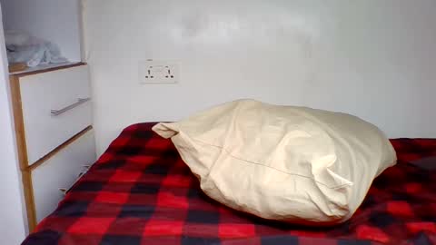 Snapshot of sweett_amberr chatting on 02/25/26, 12:15 sweett_amberr online show from 02/25/26, 12:15