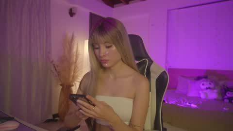 Cat independent model  online show from 03/05/25, 03:18