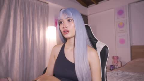 Cat independent model  online show from 10/14/25, 03:51