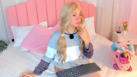 sweett_fire online show from 04/15/26, 07:58