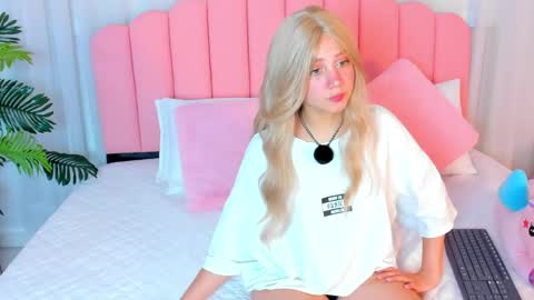 sweett_fire online show from 04/18/26, 07:07