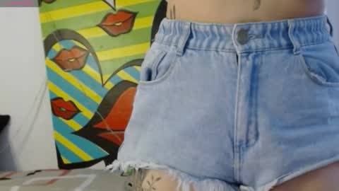 Snapshot of sweett_minionn chatting on 12/12/24, 03:48 IG valeen mo Vale My schedule Monday to Friday900 am - 300 pm online show from 12/12/24, 03:48