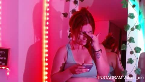 Snapshot of sweett_minionn chatting on 02/21/25, 02:39 IG valeen mo Vale My schedule Monday to Friday900 am - 300 pm online show from 02/21/25, 02:39