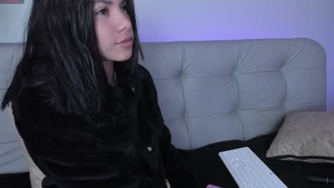 Snapshot of sweett_petite chatting on 12/16/24, 04:27 online show from 12/16/24, 04:27