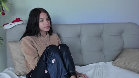 Snapshot of sweett_petite chatting on 12/20/24, 07:39 online show from 12/20/24, 07:39