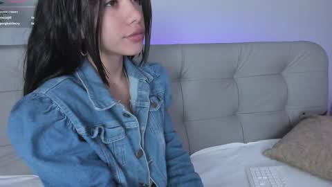 Snapshot of sweett_petite chatting on 01/10/25, 04:41 online show from 01/10/25, 04:41