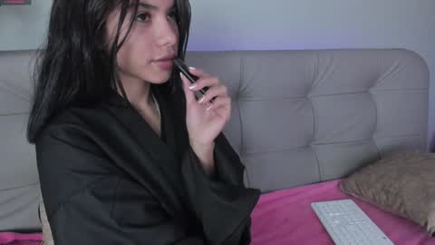 Snapshot of sweett_petite chatting on 01/11/25, 10:40 online show from 01/11/25, 10:40