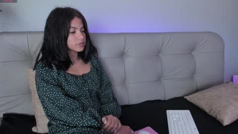 Snapshot of sweett_petite chatting on 01/13/25, 08:04 online show from 01/13/25, 08:04