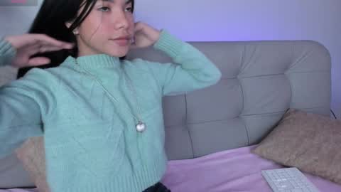 Snapshot of sweett_petite chatting on 01/18/25, 04:42 online show from 01/18/25, 04:42