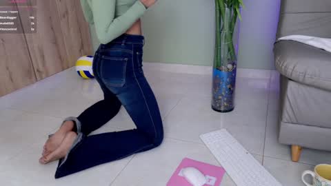 Snapshot of sweett_petite chatting on 01/26/25, 08:02 online show from 01/26/25, 08:02