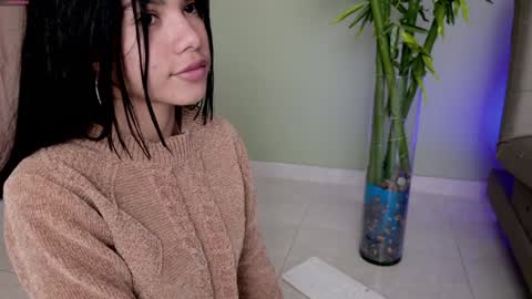 Snapshot of sweett_petite chatting on 02/01/25, 08:05 online show from 02/01/25, 08:05