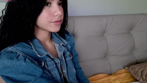 Snapshot of sweett_petite chatting on 02/06/25, 04:25 online show from 02/06/25, 04:25