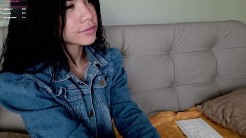 Snapshot of sweett_petite chatting on 02/06/25, 08:13 online show from 02/06/25, 08:13