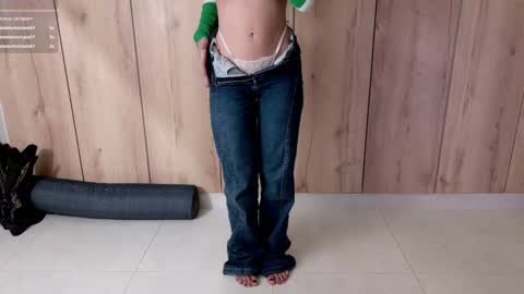 Snapshot of sweett_petite chatting on 02/10/25, 11:34 online show from 02/10/25, 11:34