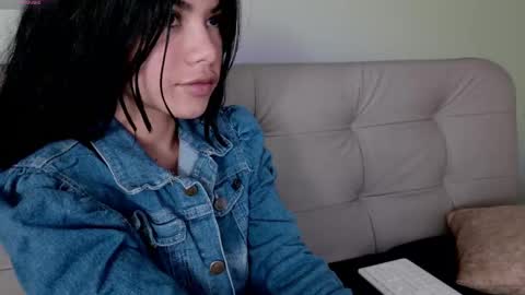 Snapshot of sweett_petite chatting on 02/16/25, 04:32 online show from 02/16/25, 04:32