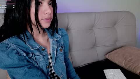 Snapshot of sweett_petite chatting on 02/18/25, 08:03 online show from 02/18/25, 08:03