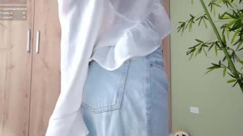 Snapshot of sweett_petite chatting on 02/25/25, 10:29 online show from 02/25/25, 10:29