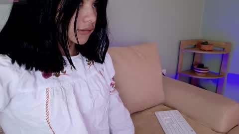 Snapshot of sweett_petite chatting on 03/02/25, 04:42 online show from 03/02/25, 04:42