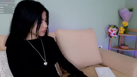 Snapshot of sweett_petite chatting on 03/04/25, 05:03 online show from 03/04/25, 05:03