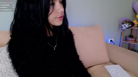 Snapshot of sweett_petite chatting on 03/11/25, 07:58 online show from 03/11/25, 07:58