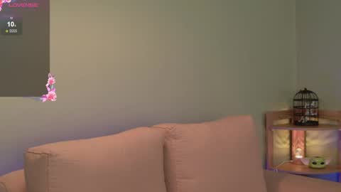 Snapshot of sweett_petite chatting on 04/24/26, 01:57 online show from 04/24/26, 01:57