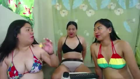 mia and luna online show from 04/10/26, 11:42