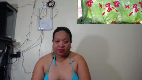 Snapshot of sweettightpussyhole chatting on 05/22/26, 01:13 mia and luna online show from 05/22/26, 01:13
