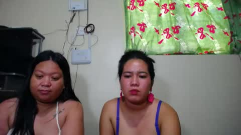 Snapshot of sweettightpussyhole chatting on 05/23/26, 02:06 mia and luna online show from 05/23/26, 02:06