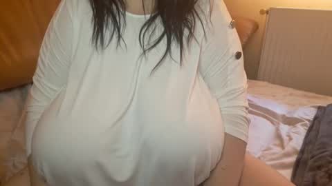 Snapshot of sweettm chatting on 02/12/25, 01:37 Maya online show from 02/12/25, 01:37