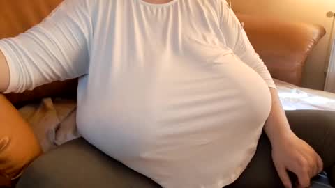 Snapshot of sweettm chatting on 02/14/25, 11:10 Maya online show from 02/14/25, 11:10