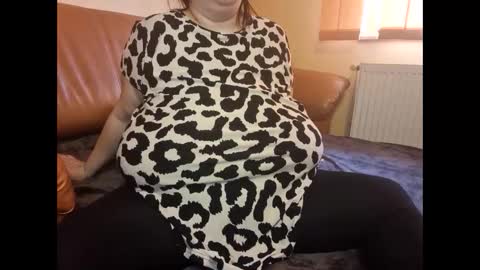 Snapshot of sweettm chatting on 02/16/25, 10:54 Maya online show from 02/16/25, 10:54