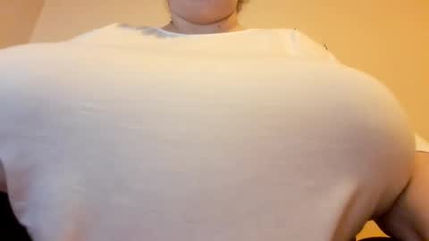 Snapshot of sweettm chatting on 02/16/25, 10:32 Maya online show from 02/16/25, 10:32