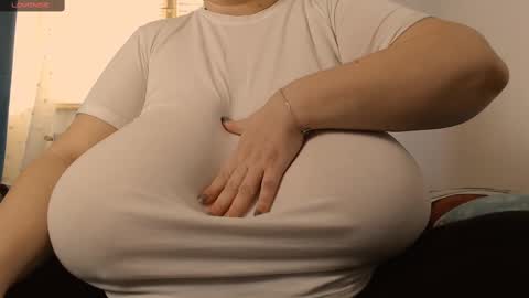 Snapshot of sweettm chatting on 02/19/25, 11:17 Maya online show from 02/19/25, 11:17