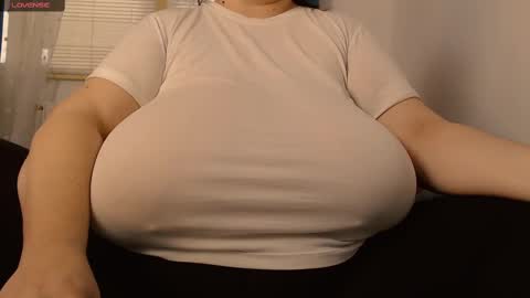 Snapshot of sweettm chatting on 02/19/25, 02:23 Maya online show from 02/19/25, 02:23