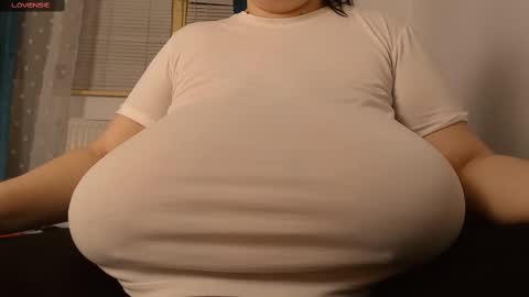 Snapshot of sweettm chatting on 02/19/25, 05:27 Maya online show from 02/19/25, 05:27