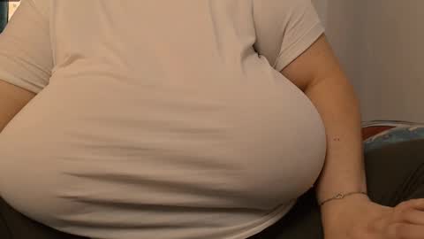 Snapshot of sweettm chatting on 02/22/25, 09:23 Maya online show from 02/22/25, 09:23