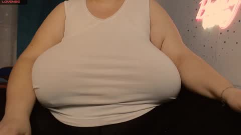 Snapshot of sweettm chatting on 02/23/25, 06:01 Maya online show from 02/23/25, 06:01