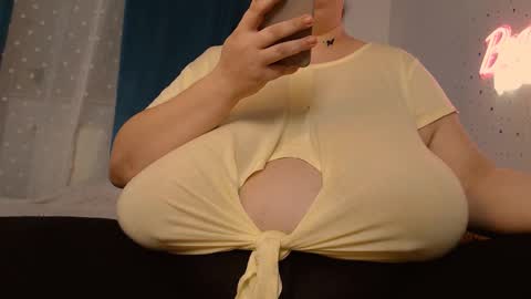 Snapshot of sweettm chatting on 02/27/25, 05:47 Maya online show from 02/27/25, 05:47