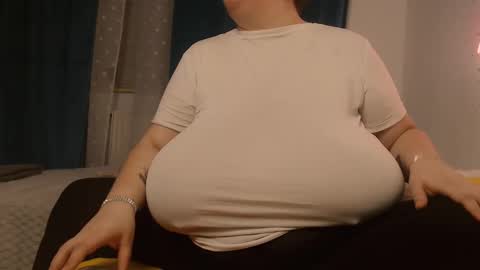 Snapshot of sweettm chatting on 02/28/25, 11:23 Maya online show from 02/28/25, 11:23