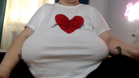 Snapshot of sweettm chatting on 03/02/25, 09:10 Maya online show from 03/02/25, 09:10