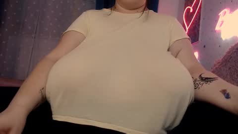 Snapshot of sweettm chatting on 03/07/25, 08:22 Maya online show from 03/07/25, 08:22