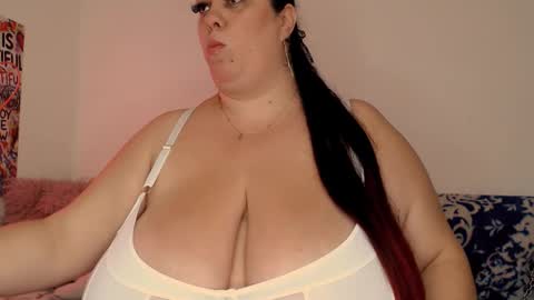 Snapshot of sweettm chatting on 10/26/25, 06:36 Maya online show from 10/26/25, 06:36