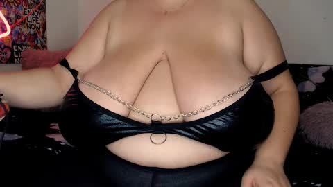 Snapshot of sweettm chatting on 11/04/25, 09:41 Maya online show from 11/04/25, 09:41