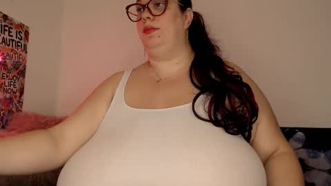 Snapshot of sweettm chatting on 11/10/25, 08:13 Maya online show from 11/10/25, 08:13